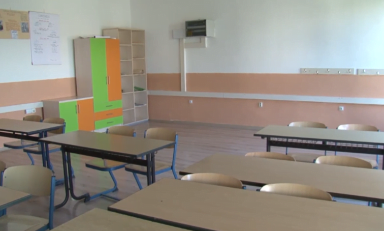 ОПАДНАТ БРОЈ НА ПРВАЧИЊА ВО ГРАДОВИТЕ НА ИСТОКОТ Наместо во Македонија седнуваат во училишни клупи во странств