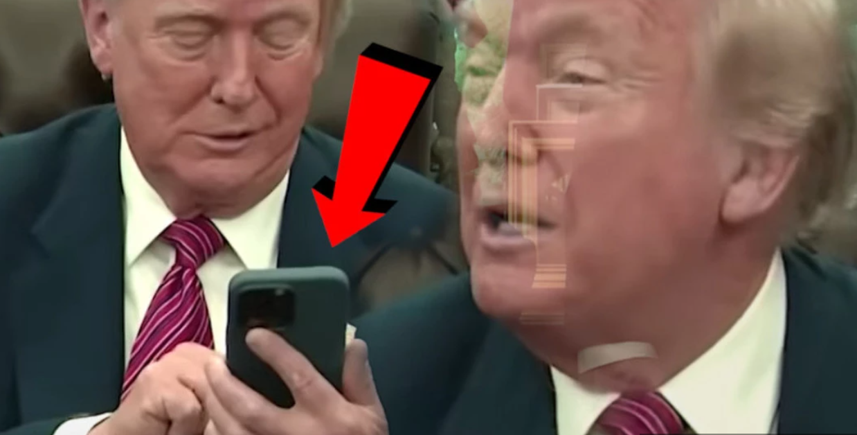 ФАТЕНА ПОЗАДИНАТА НА ТЕЛЕФОНОТ НА ТРАМП Јас сум си доволен,позадината открива очекувано „јас“ ФАТЕНА ПОЗАДИНАТА НА ТЕЛЕФОНОТ НА ТРАМП Јас сум си доволен,позадината открива очекувано „јас“