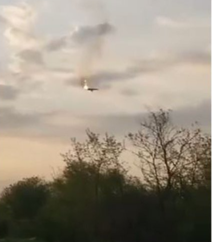 СТРАШНА СЦЕНА ВО ВОЗДУХОТ Се појави снимка од падот на рускиот авион