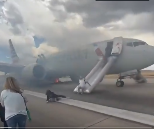 ПАНИКА НА ПИСТА – Авион во пламен, патници бегаа по лизгалки