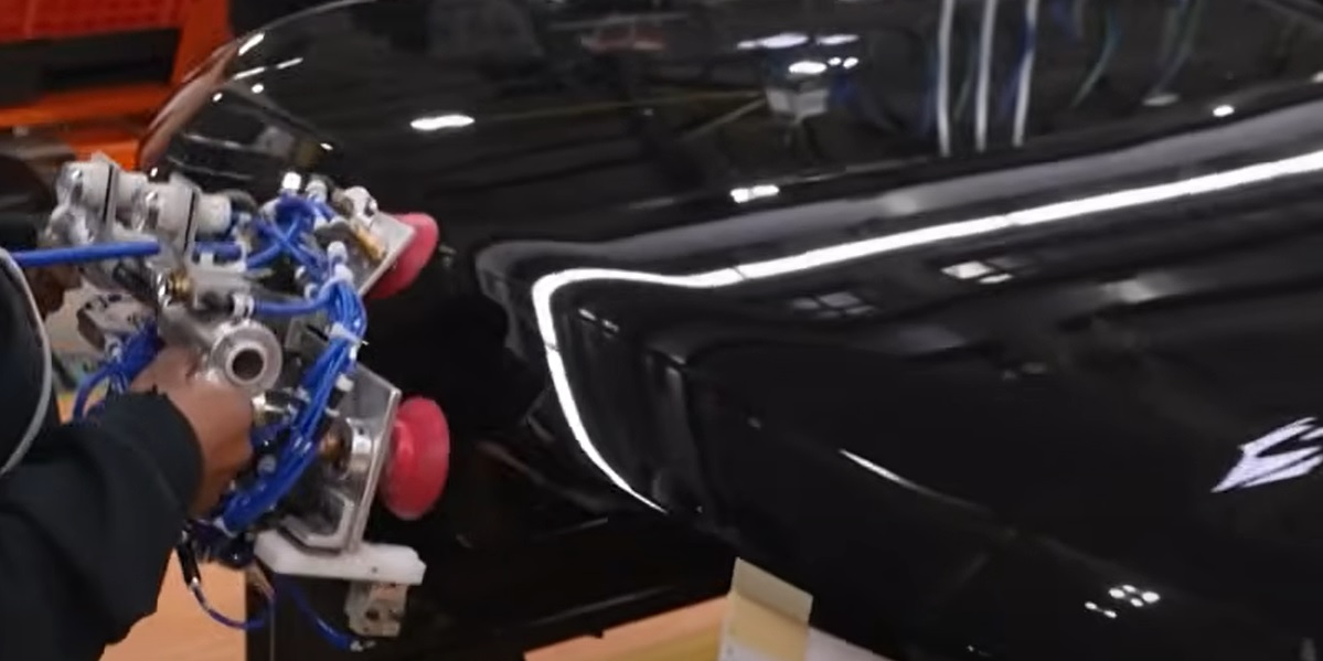 АВТОМОБИЛСКАТА ИНДУСТРИЈА ПОД ЗГОЛЕМЕН ПРИТИСОК Поради царините на САД до сега изгубиле стотици миниони евра АВТОМОБИЛСКАТА ИНДУСТРИЈА ПОД ЗГОЛЕМЕН ПРИТИСОК Поради царините на САД до сега изгубиле стотици миниони евра