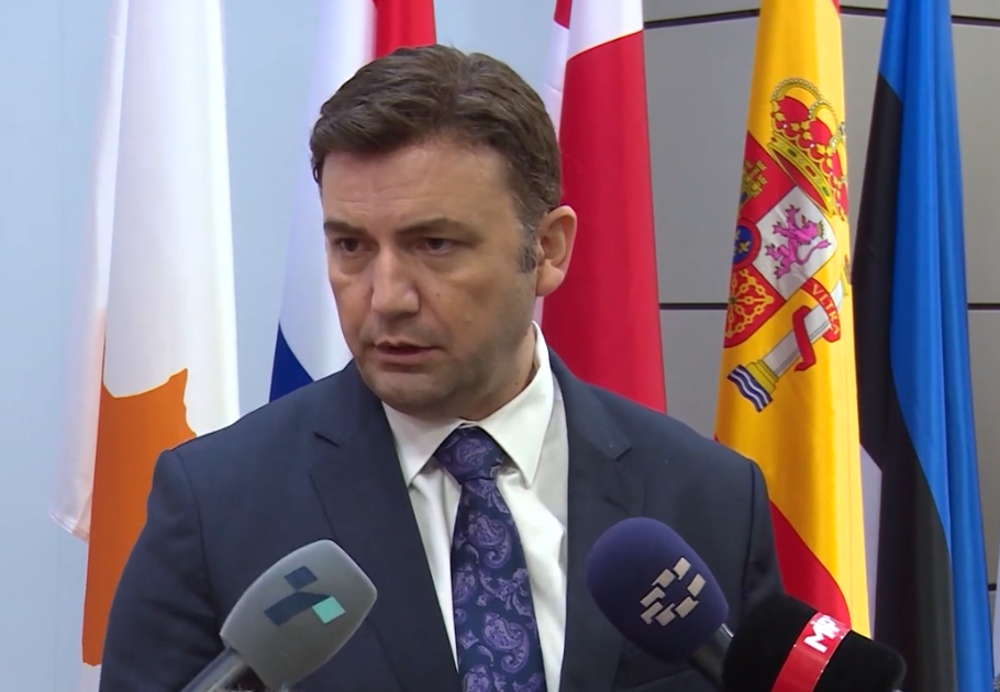 ОСМАНИ НАЈАВУВА Македонија оди на предвремени избори напролет