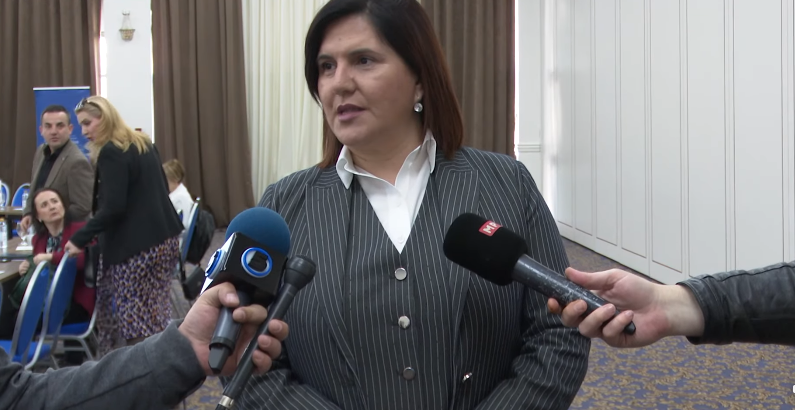 ТАЈНИ ПОРАКИ, ИСПИТИ И АДИТИВИ Обвинета Димитровска поднесе оставка ТАЈНИ ПОРАКИ, ИСПИТИ И АДИТИВИ Обвинета Димитровска поднесе оставка