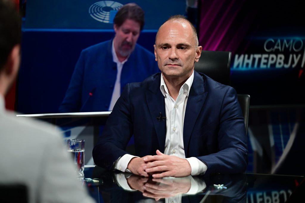 МОЖЕМЕ ДА ГРАДИМЕ СО ГРАНТОВИ ОД ЕУ – Власта сака кредити без контрола на трошењето