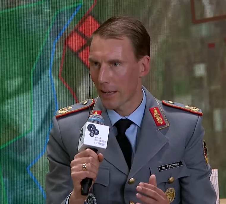 БЕРЛИН ОД ЗБОРОВИ НА ДЕЛА Германски генерал повикува на напади врз Русија за поддршка на Украина