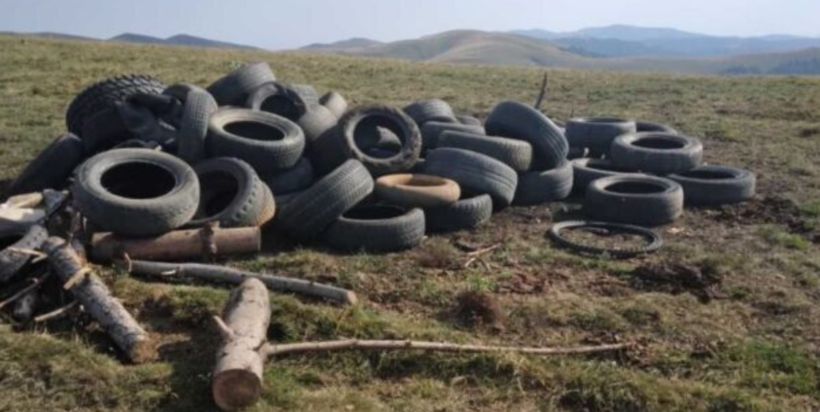 СПРЕЧЕН ОБИД ЗА ПОДМЕТНУВАЊЕ ПОЖАР НА ОСОГОВСКИТЕ ПЛАНИНИ Шумочуварите пронашле триесетина гуми и картон спремни за палење СПРЕЧЕН ОБИД ЗА ПОДМЕТНУВАЊЕ ПОЖАР НА ОСОГОВСКИТЕ ПЛАНИНИ Шумочуварите пронашле триесетина гуми и картон спремни за палење