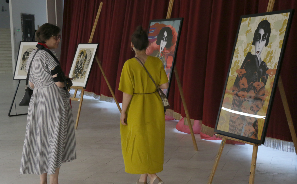 ИЗЛОЖБА НА ЗОРАН КАРДУЛА ВО НОБ: „Флора Имагинариум“ – омаж на македонскиот вез