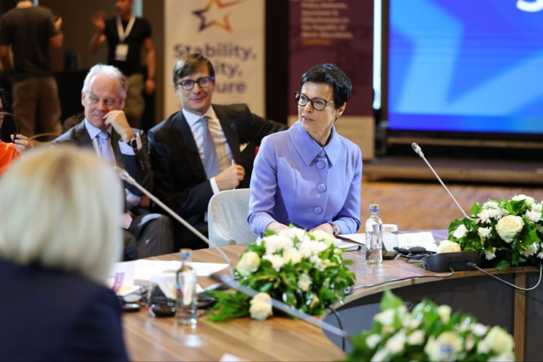 ЗА МИЦКОСКИ ИДЕНТИТЕТОТ Е ГОЦЕ ДЕЛЧЕВ, ИЛИНДЕН За Кос македонскиот идентитет се манастирите, погачата, тавче-гравчето, пинџурот, полнетите пиперки ЗА МИЦКОСКИ ИДЕНТИТЕТОТ Е ГОЦЕ ДЕЛЧЕВ, ИЛИНДЕН За Кос македонскиот идентитет се манастирите, погачата, тавче-гравчето, пинџурот, полнетите пиперки