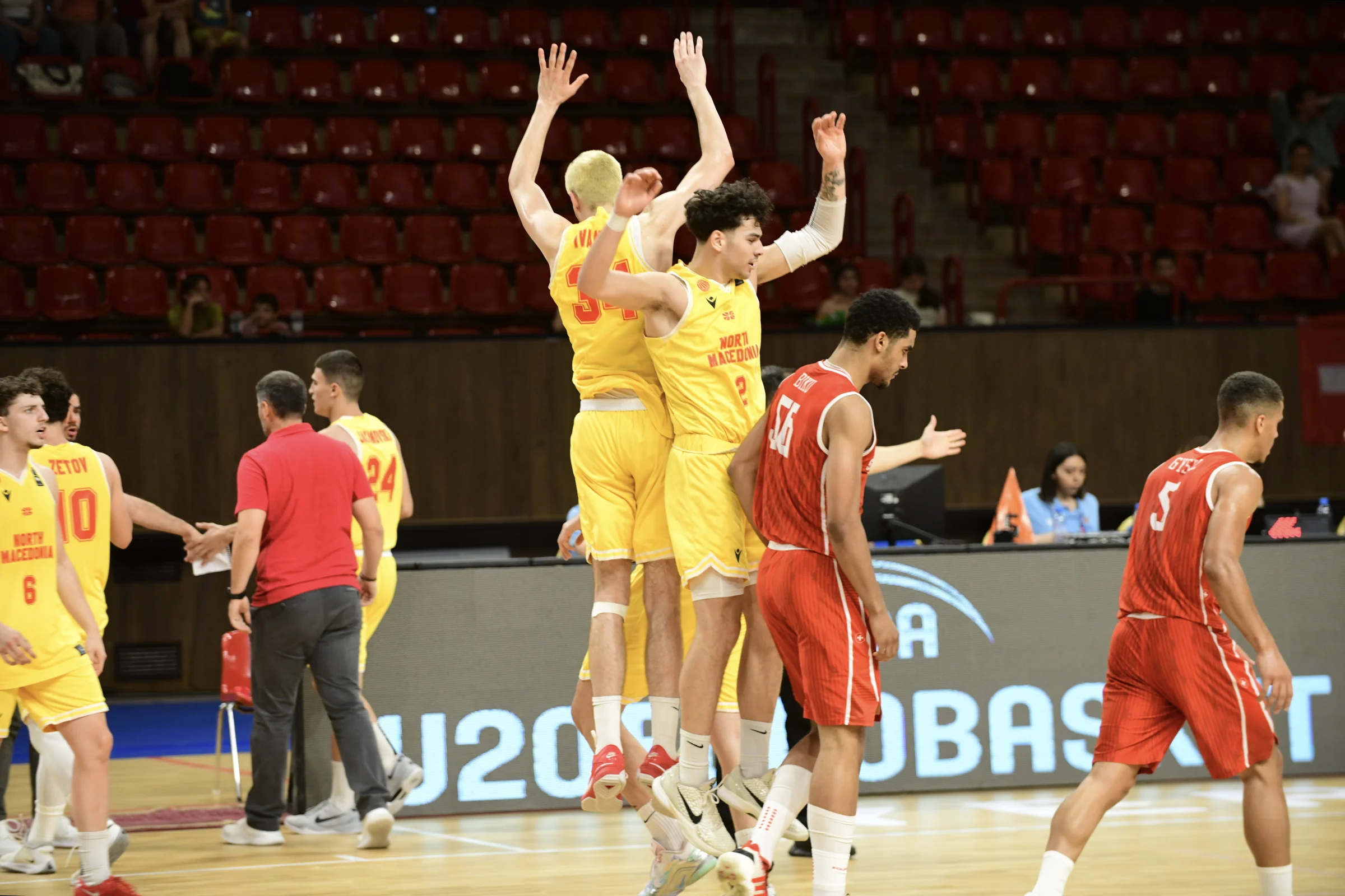 КЛУЧНА ПОБЕДА НА ЕВРОПСКОТО ПРВЕНСТВО: Македонската младинска кошаркарска репрезентација го освои клучниот натпревар против Швајцарија