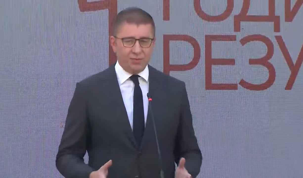 ПРЕМИЕРОТ МИЦКОВСКИ ВО ПОСЕТА НА ТЕТОВО: Почнува реконструкцијата на гимназијата „Кирил Пејчиновиќ“