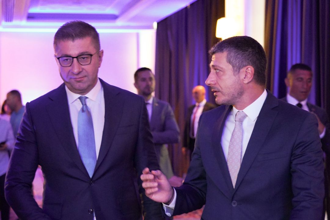 ДРЖАВАТА СЕ ГРАДИ ОД ТЕМЕЛИТЕ НАГОРЕ – Мицкоски на Меѓународна конференција за регионален развој