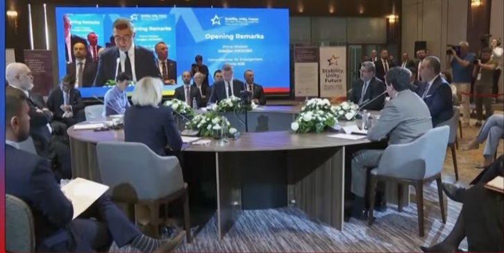 ЗАЕДНИЧКА ИЗЈАВА НА ЛИДЕРИТЕ ОД ЗАПАДЕН БАЛКАН Стабилност, единство, иднина ЗАЕДНИЧКА ИЗЈАВА НА ЛИДЕРИТЕ ОД ЗАПАДЕН БАЛКАН Стабилност, единство, иднина