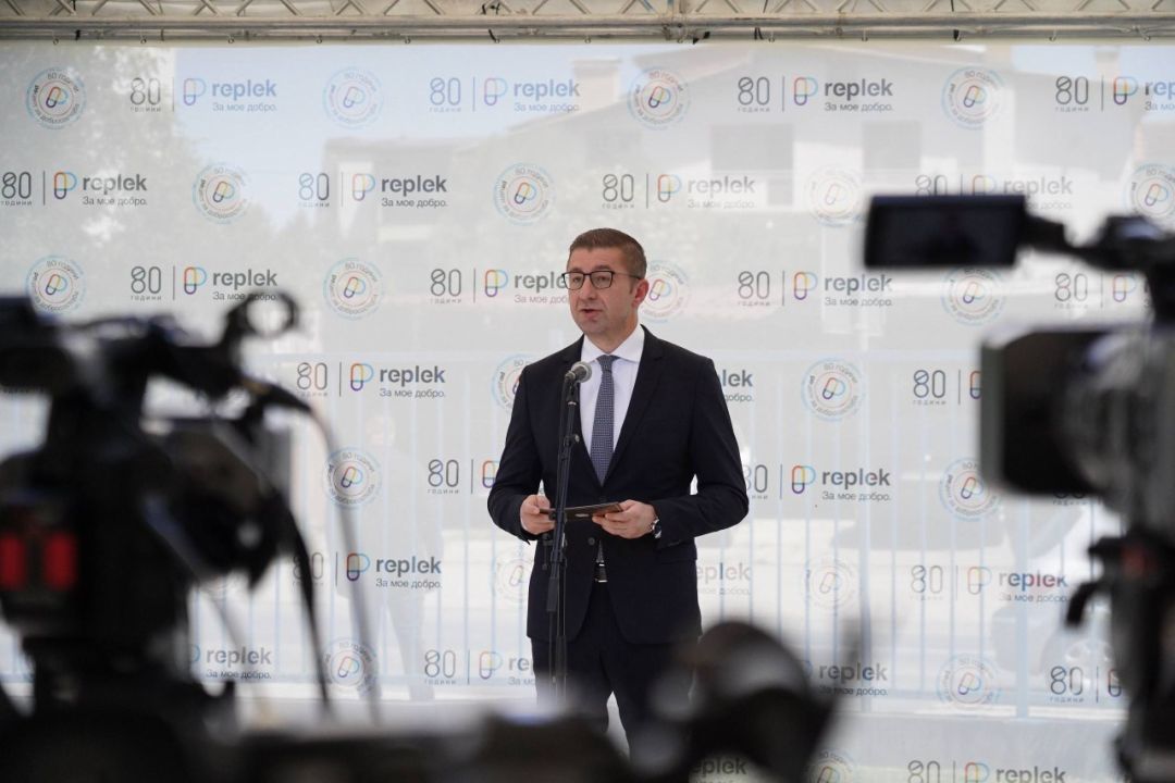 ПРЕМИЕРОТ СО ПОРАКА Опозицијата сака да се врати на власт преку предавства и саботажи