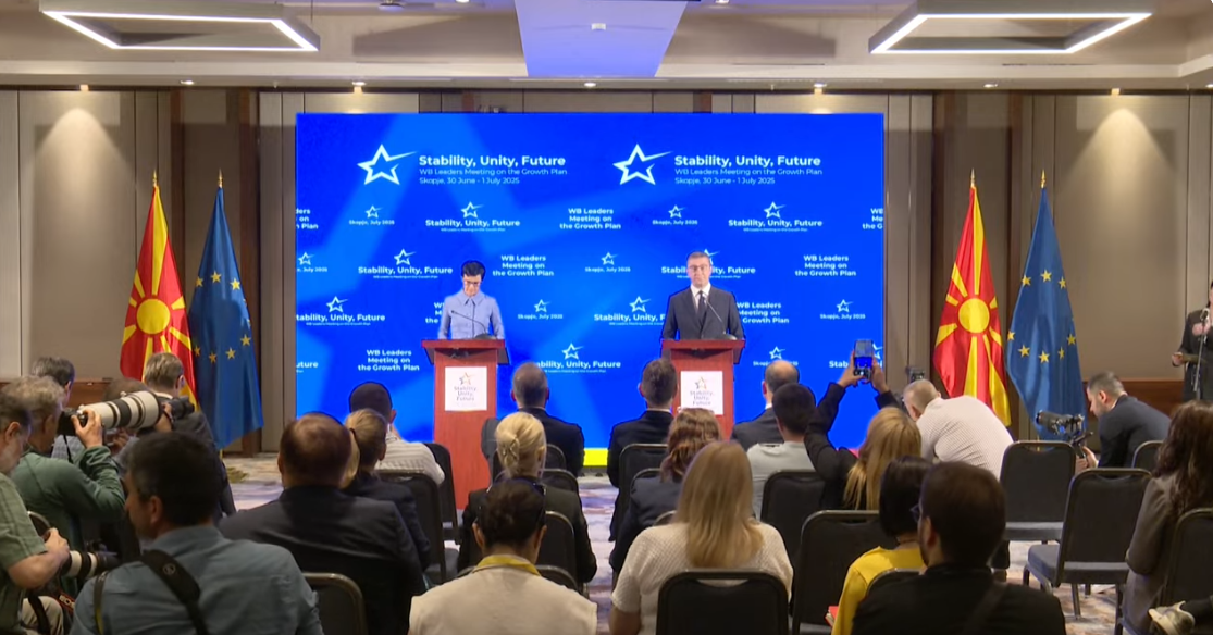 МИЦКОСКИ И КОС СО СУДИР НА СТАВОВИ ЗА ИДЕНТИТЕТОТ Ќе одиме кон ЕУ, но без уцени вели Мицкоски