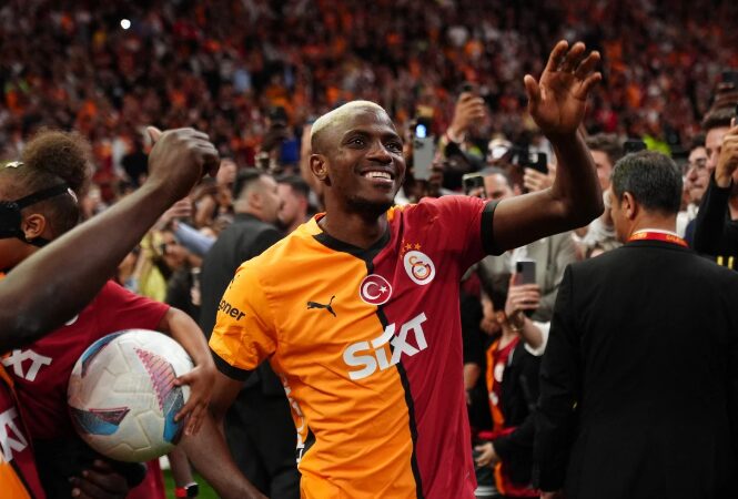 ОСИМЕН СТИГНА ВО ГАЛАТАСАРАЈ Нигериецот го потпиша најскапиот трансфер во историјата на турскиот фудбал