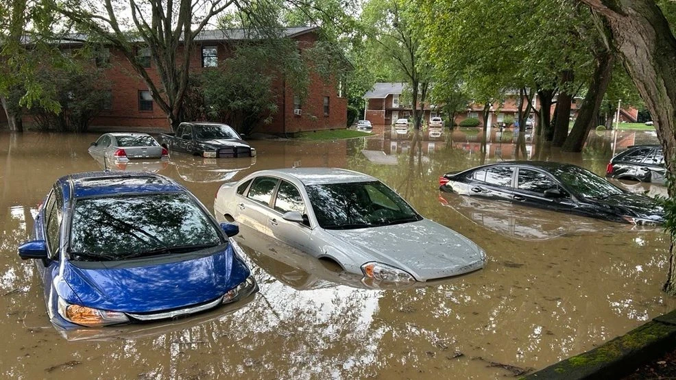 МЕКСИКО ПОД ВОДА Трагедија од поплави однесе 23 животи МЕКСИКО ПОД ВОДА Трагедија од поплави однесе 23 животи