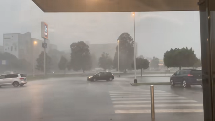 НЕВРЕМЕ ВО СЛОВЕНИЈА – Парализирани повеќе делови (ВИДЕО)