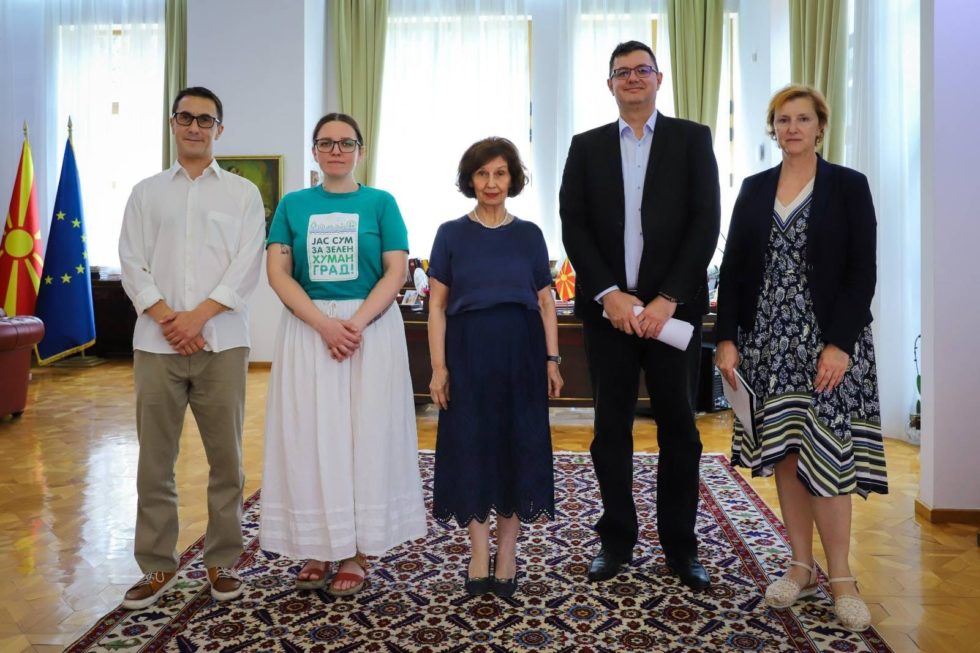 ДЕМОКРАТИЈА ПО МЕРКА – Независните бараат со 20 потписи до власт, медиуми и пари од државата