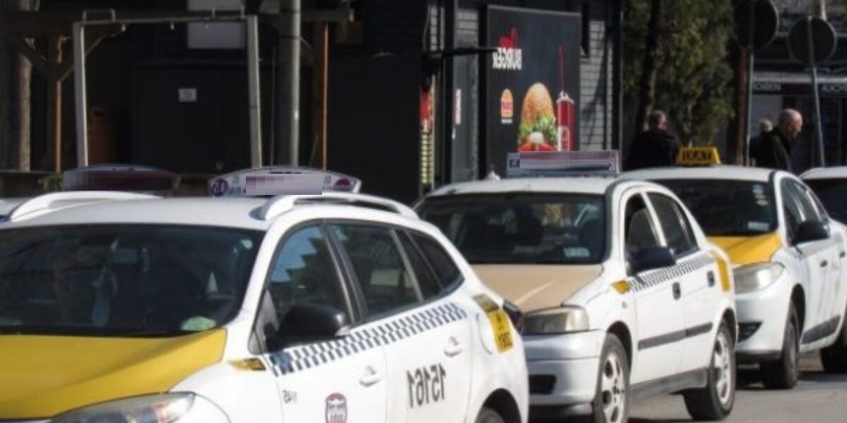 ТАКСИСТИТЕ ДА ИЗДАВААТ ФИСКАЛНИ СМЕТКИ – УЈП ги повикува граѓаните да пријават случаи кога таксисти не издаваат фискални сметки