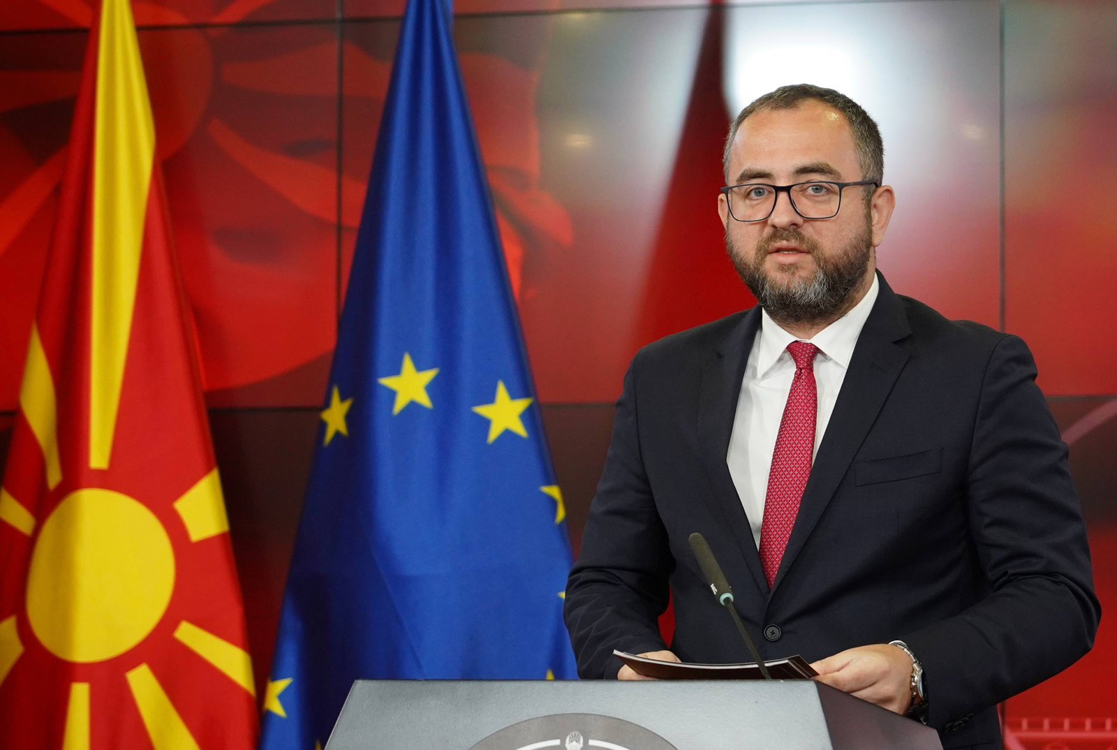 ТОШКОВСКИ ЈА ОБВИНУВА ОПОЗИЦИЈАТА ЗА ЛАЖНИ ТВРДЕЊА Нема да има началници без искуство ТОШКОВСКИ ЈА ОБВИНУВА ОПОЗИЦИЈАТА ЗА ЛАЖНИ ТВРДЕЊА Нема да има началници без искуство