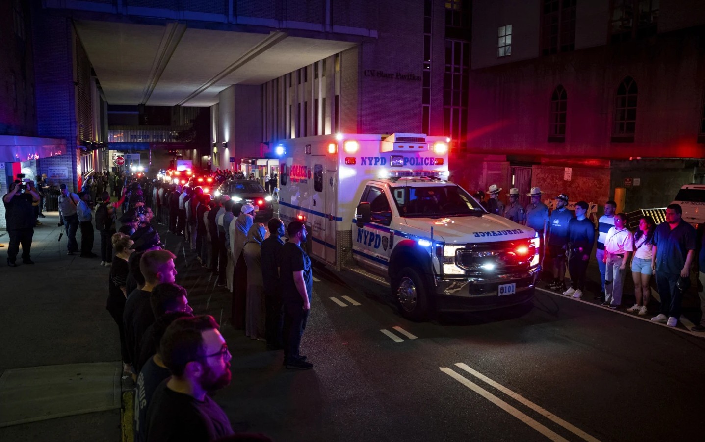 МАСАКР ВО СРЦЕТО НА ЊУЈОРК: Четворица мртви, напаѓачот се самоубил на 33-ти кат