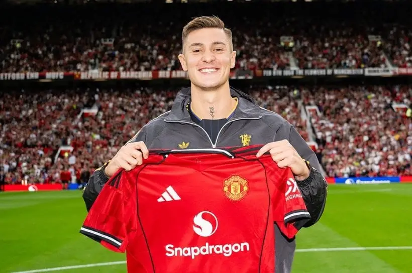 СЕГА И ОФИЦИЈАЛНО Шешко претставен како нов играч на Манчестер Јунајтед