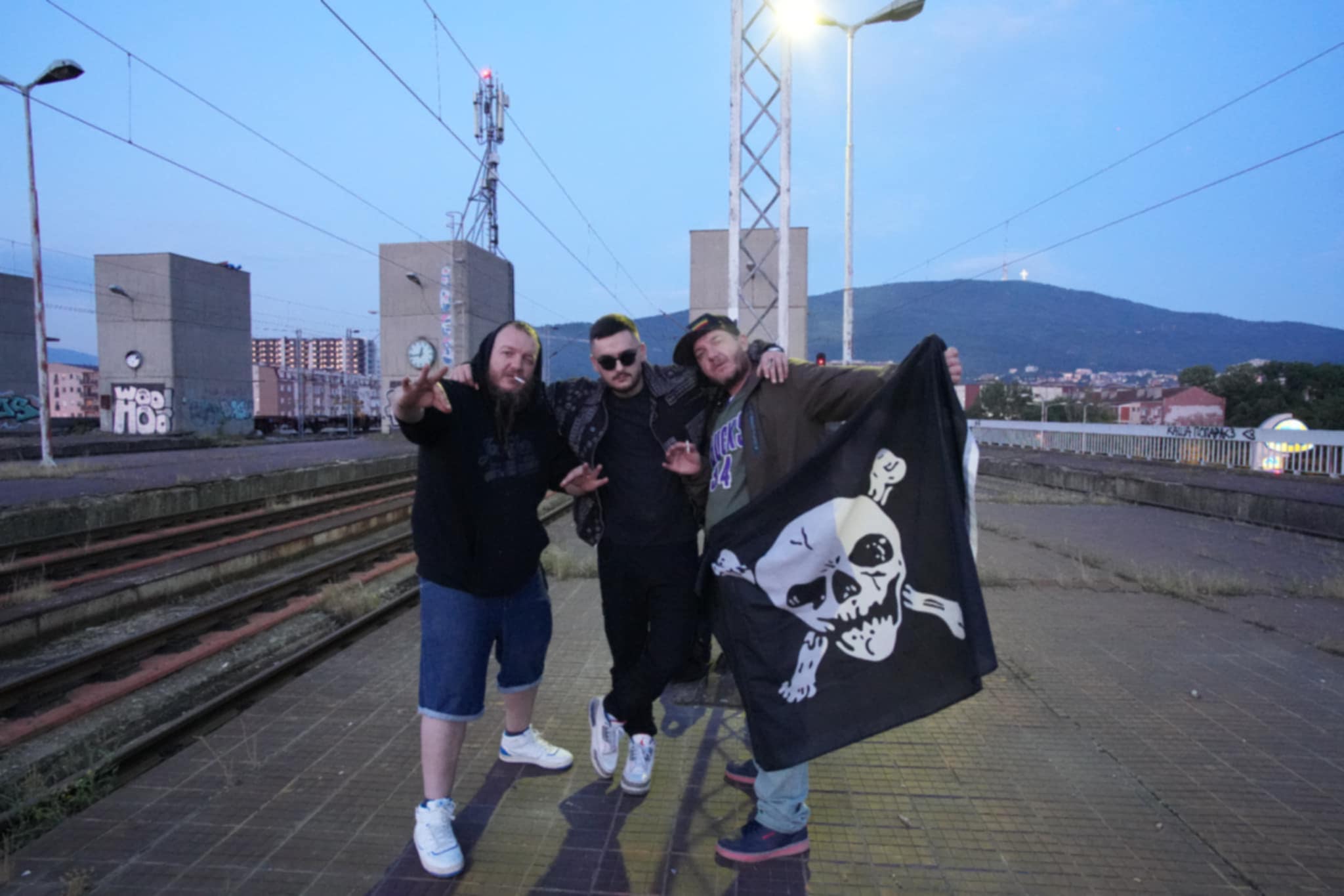 „БОЉИ ЖИВОТ“ – Нова песна на ДРЕ и Пука Козметика која буди револуција