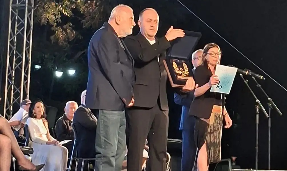 ВРАЧЕНИ ПРИЗНАНИЈА НА 64-ТИТЕ СТРУШКИ ВЕЧЕРИ НА ПОЕЗИЈАТА Иван Штрпка го доби „Златниот венец“