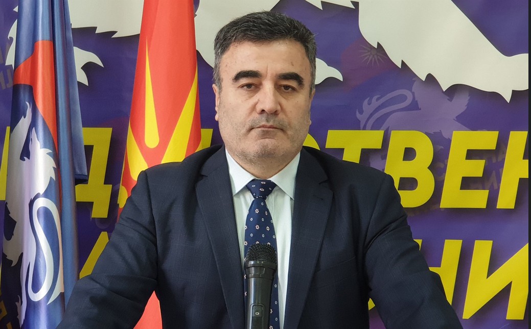 БАЧЕВ СО ЧЕСТИТКА ЗА БОЖИЌ – Божјата љубов и националната должност, обврска за секој Македонец БАЧЕВ СО ЧЕСТИТКА ЗА БОЖИЌ – Божјата љубов и националната должност, обврска за секој Македонец