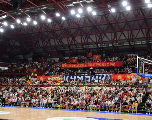 НЕПРИФАТЛИВО СКАНДИРАЊЕ ВО КУМАНОВО – Мицкоски и Општината се оградуваат