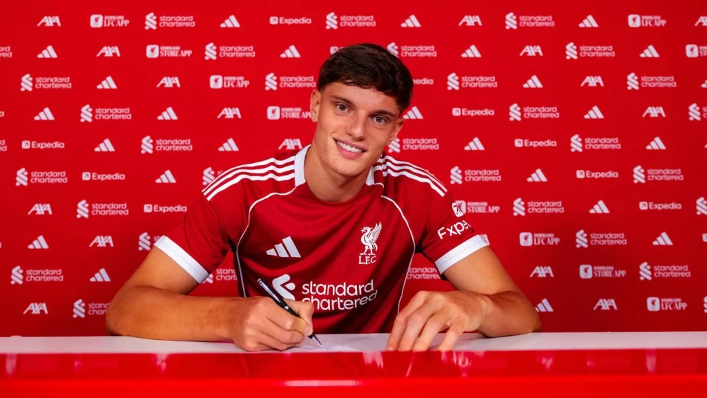 МЛАДИОТ ИТАЛИЈАНЕЦ СЕ СЕЛИ НА ЕНФИЛД – Ливерпул го комплетираше трансферот