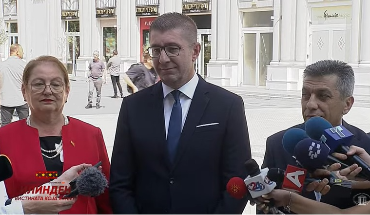 ПРЕМИЕРОТ МИЦКОСКИ ОДДАДЕ ПОЧИТ НА ИЛИНДЕН – Македонија дом за сите