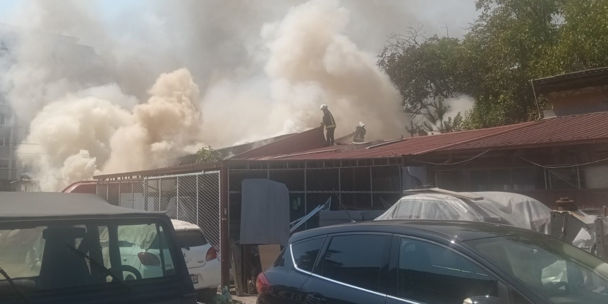 ПОЖАР ВО ПОРАНЕШНАТА ФАБРИКА „МАКОТЕКС“ ВО СКОПЈЕ – Нема повредени ПОЖАР ВО ПОРАНЕШНАТА ФАБРИКА „МАКОТЕКС“ ВО СКОПЈЕ – Нема повредени