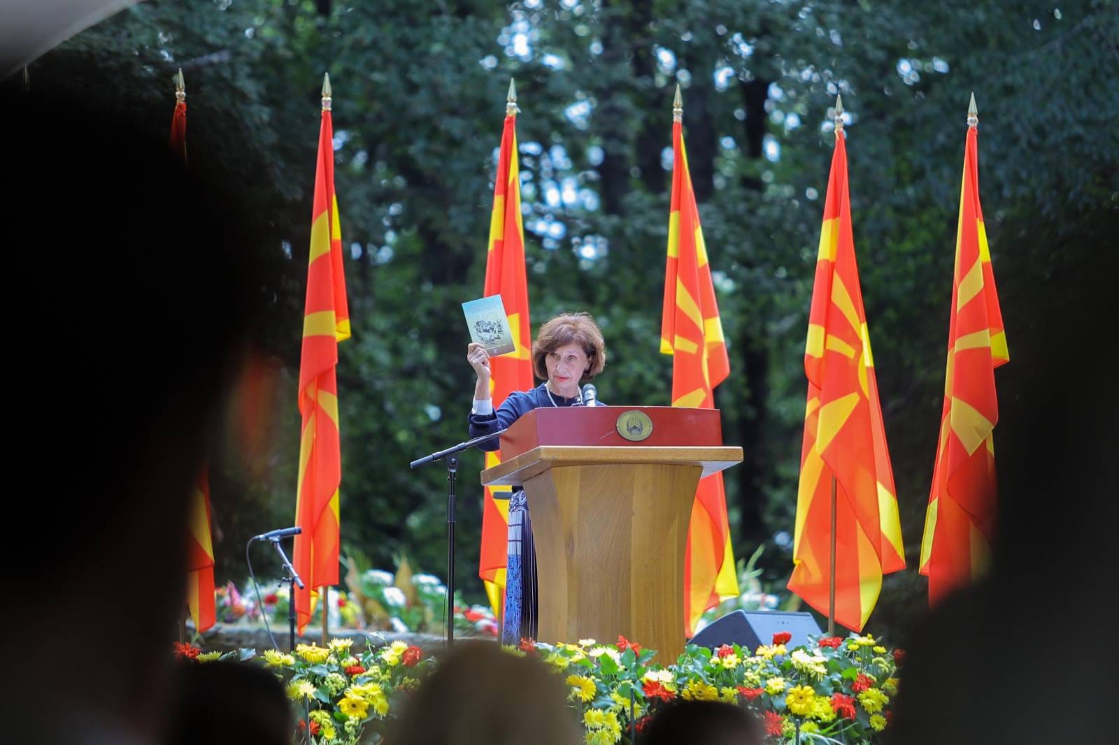 СИЉАНОВСКА-ДАВКОВА ОД МЕЧКИН КАМЕН Македонската држава не е стебло без корен, таа е вкоренета во демократските и хумани визии на Гоце Делчев и неговите соборци