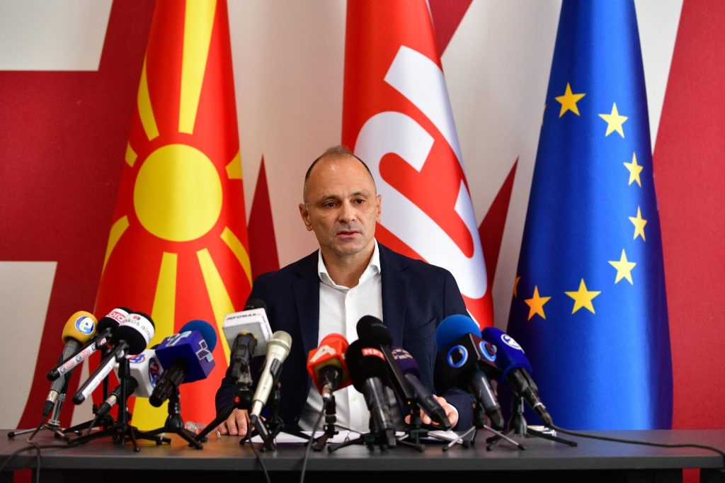 ГИ ДЕФИНИРАВМЕ ЦРВЕНИТЕ ЛИНИИ ЗА НАЦИОНАЛЕН КОНСЕНЗУС – Очекувам конструктивност од сите партии ГИ ДЕФИНИРАВМЕ ЦРВЕНИТЕ ЛИНИИ ЗА НАЦИОНАЛЕН КОНСЕНЗУС – Очекувам конструктивност од сите партии