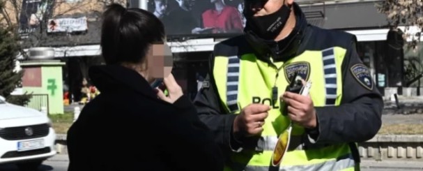 СЛУШАЛКИ И ТЕЛЕФОНИ ВО СООБРАЌАЈОТ – Казни веднаш од денеска