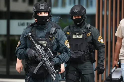 ПОЛИЦИЈАТА УАПСИ ПЕТ ЛИЦА ОД ЗДРУЖЕНИЕТО „ПАНТЕР“ Откриени дрога и оружје