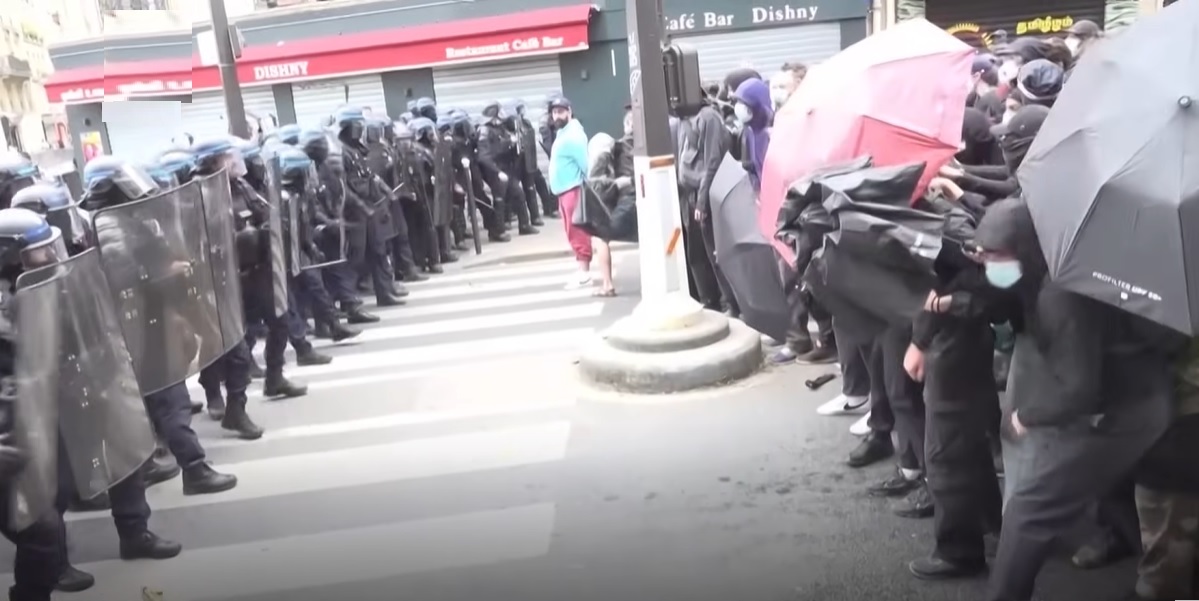 ФРАНЦИЈА ПАРАЛИЗИРАНА ОД МАСОВЕН СИНДИКАЛЕН ШТРАЈК – Се очекува да има до 900.000 демонстранти на улиците ФРАНЦИЈА ПАРАЛИЗИРАНА ОД МАСОВЕН СИНДИКАЛЕН ШТРАЈК – Се очекува да има до 900.000 демонстранти на улиците