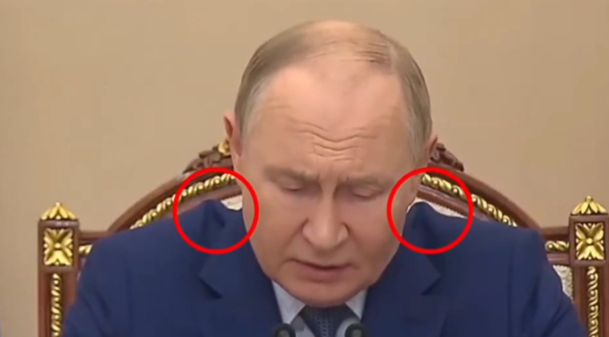 ШОКИРАЧКО ВИДЕО ГО ЗБУНУВА СВЕТОТ – Што е тоа на рамењата на Путин? ШОКИРАЧКО ВИДЕО ГО ЗБУНУВА СВЕТОТ – Што е тоа на рамењата на Путин?