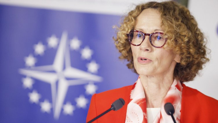 ШЕЌЕРИНСКА ЈА ОПРАИ МАКЕДОНИЈА, СЕГА НА РЕД ЈА ИМА БОСНА – НАТО нема да дозволи безбедносен вакуум во БиХ вели Шеќеринска