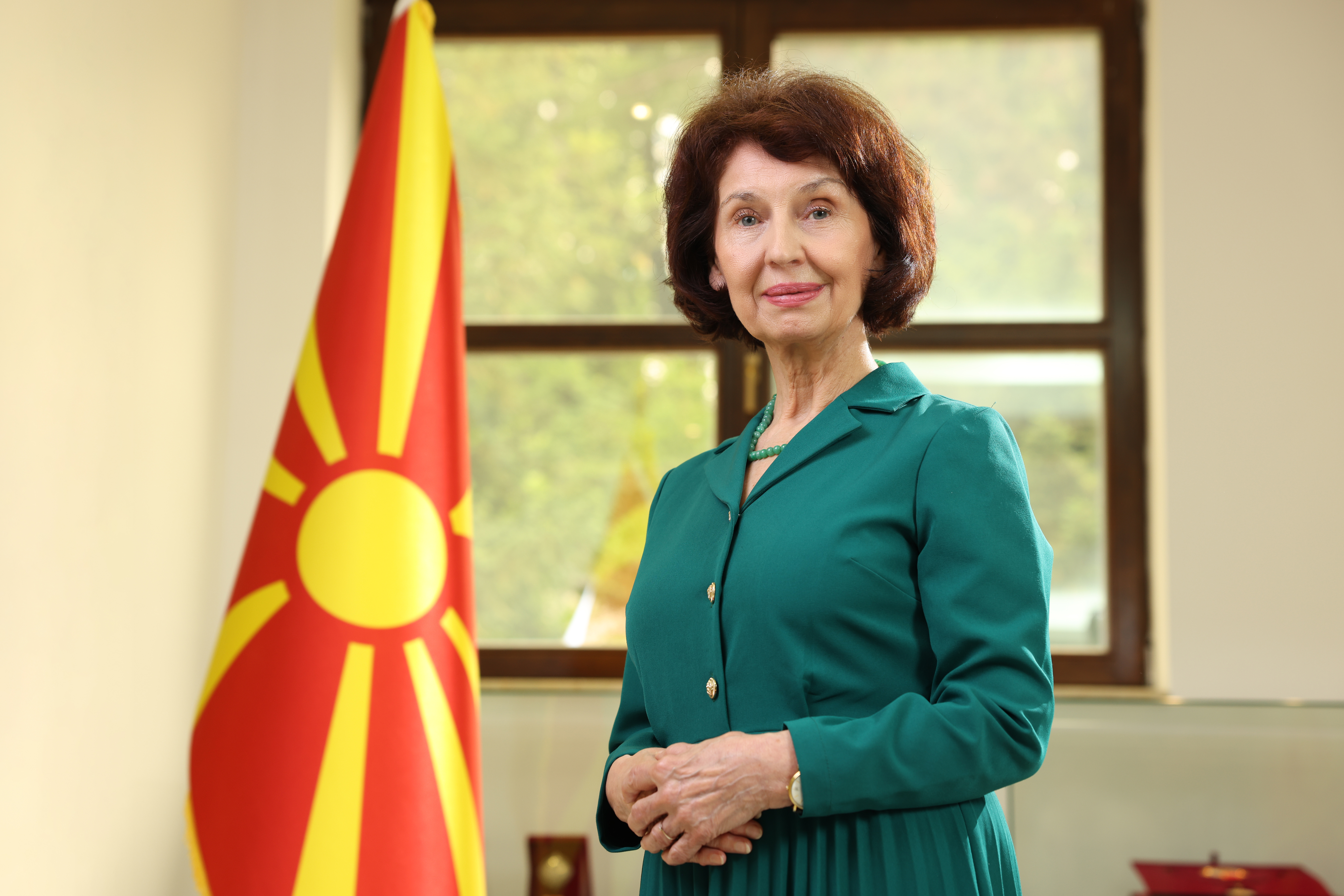 ВИСОКО ДРЖАВНО ПРИЗНАНИЕ ЗА САШКО КЕДЕВ – Сиљановска-Давкова го одликува со орден „8 Септември“