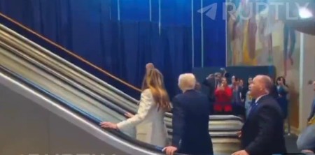 (ВИДЕО) ЕСКАЛАТОРОТ ЗАГЛАВИ ТОКМУ ПОД НОЗЕТЕ НА ТРАМП И МЕЛАНИЈА – Американската тајна служба го испитува случајот