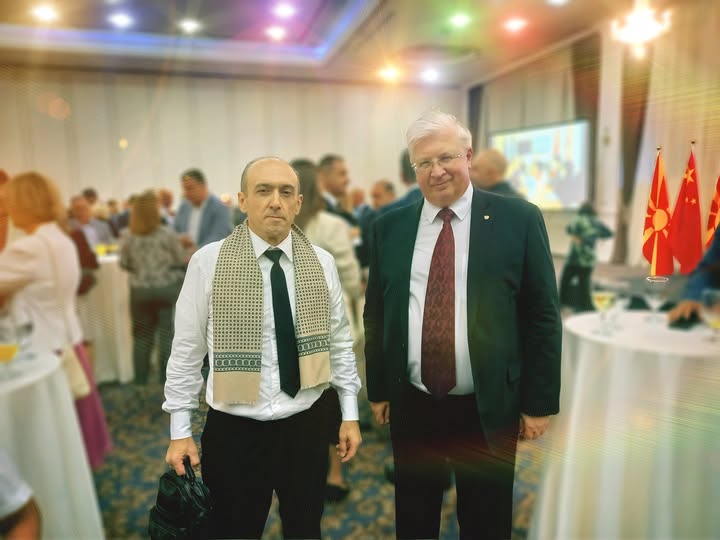 БОМБА НА ЈОВАНОВСКИ – Москва доаѓа во Скопје, збратимување и инвестиции од 15 руски бизнисмени БОМБА НА ЈОВАНОВСКИ – Москва доаѓа во Скопје, збратимување и инвестиции од 15 руски бизнисмени