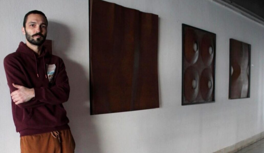 СКЛУПТУРИТЕ НА ЕФТИМОВСКИ ПРИСТИГНУВААТ ВО МКЦ Модерна уметност за илјадници посетители