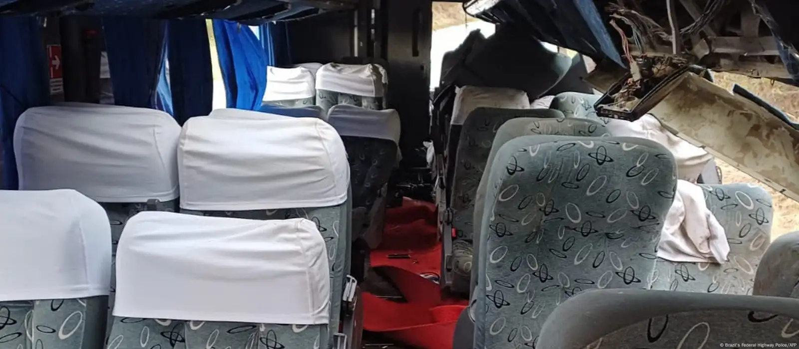 ТРАГЕДИЈА ВО БРАЗИЛ Автобус се преврте, загинаа 15 лица ТРАГЕДИЈА ВО БРАЗИЛ Автобус се преврте, загинаа 15 лица