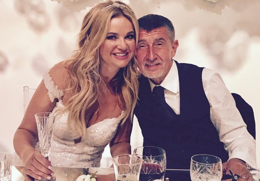 МИЛИЈАРДЕР, ЧЕТИРИ ДЕЦА, ДВЕ ЖЕНИ – Личниот живот на новиот чешки премиер Бабиш кој убедливо победи на изборите