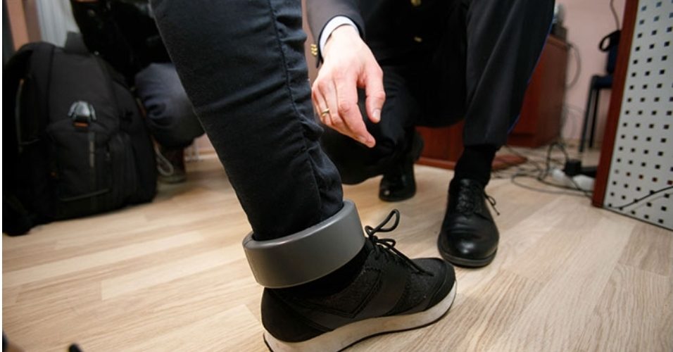 ИСТОРИСКИ МОМЕНТ ВО ЗАТВОРСКАТА ПОЛИТИКА – 79 годишен осуденик од Велес прв под електронски надзор ИСТОРИСКИ МОМЕНТ ВО ЗАТВОРСКАТА ПОЛИТИКА – 79 годишен осуденик од Велес прв под електронски надзор