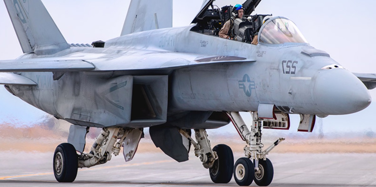 ИНЦИДЕНТ ВО ЈУЖНОТО КИНЕСКО МОРЕ Се урнале борбен авион и хеликоптер на американската морнарица