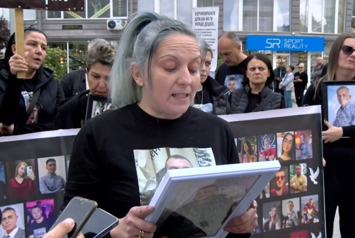 НЕКА ПРОГОВОРИ СОВЕСТА, А НЕ ИНТЕРЕСОТ Кочани повторно маршираше во чест на младите животи од „Пулс“ НЕКА ПРОГОВОРИ СОВЕСТА, А НЕ ИНТЕРЕСОТ Кочани повторно маршираше во чест на младите животи од „Пулс“