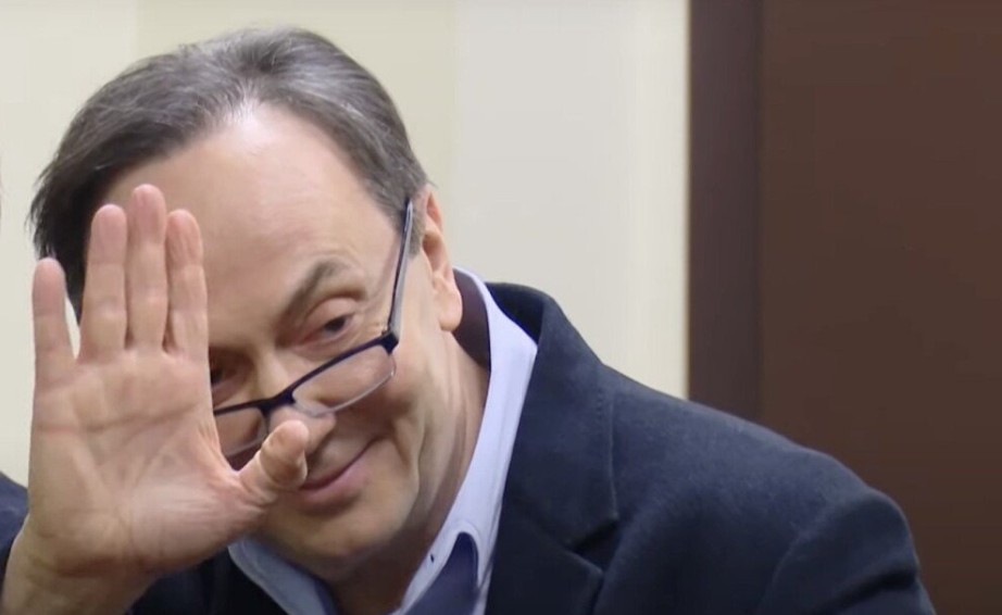 И ВОЛКОТ СИТ, И ОВЦИТЕ НА БРОЈ – Беџети сменет, а Мијалков си го задржа богатството